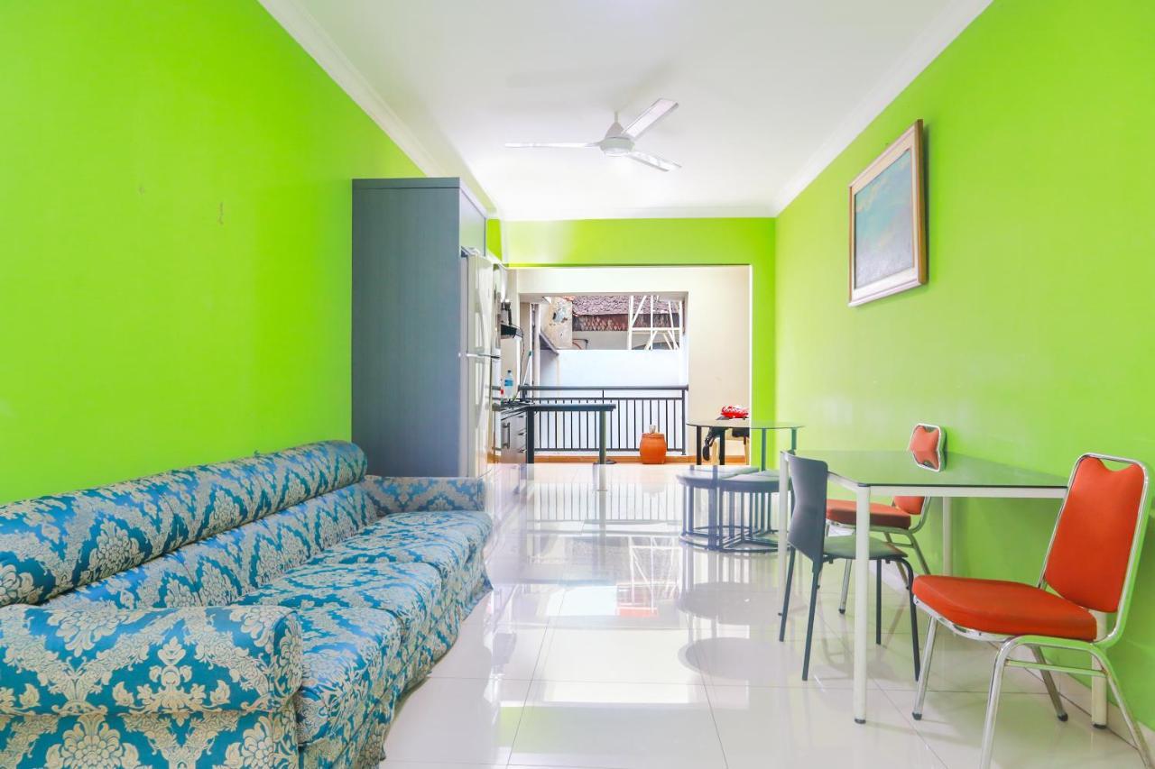 Oyo 2196 Ss Homes Джакарта Экстерьер фото